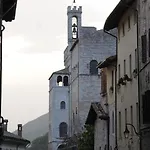 O Rosa Bella Via Savelli Della Porta 24 * גוביו