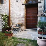 O Rosa Bella Via Savelli Della Porta 24 グッビオ
