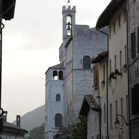 O Rosa Bella Via Savelli Della Porta 24 * גוביו