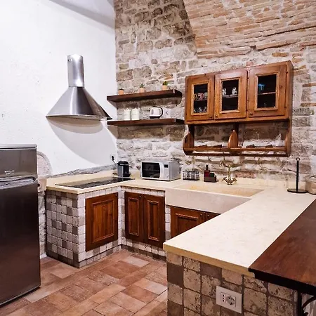 O Rosa Bella Via Savelli Della Porta 24 *